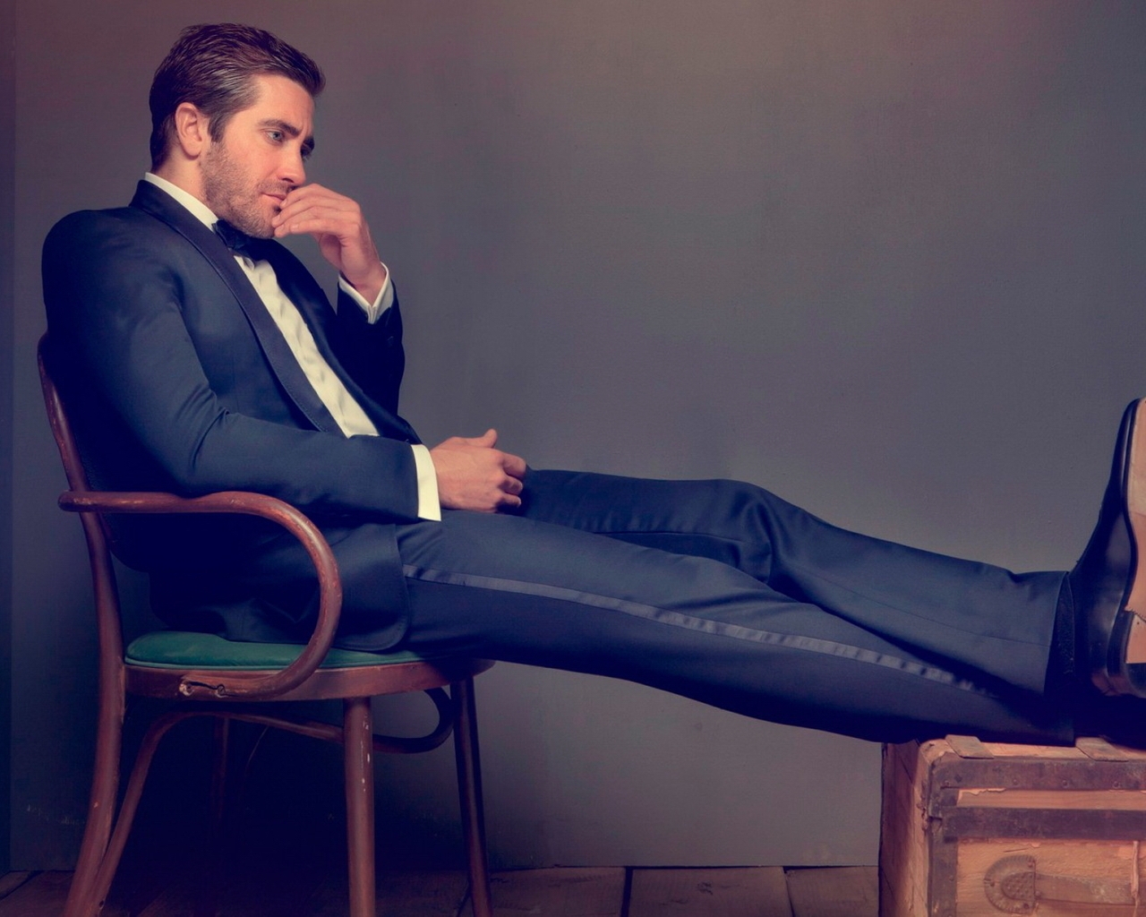 Jake Gyllenhaal Thoughtful for 1280 x 1024 resolution