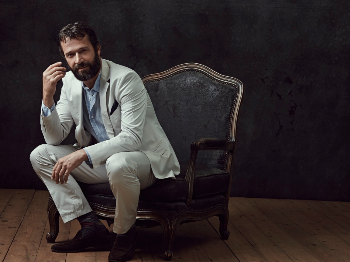 James Purefoy Cool for 1152 x 864 resolution