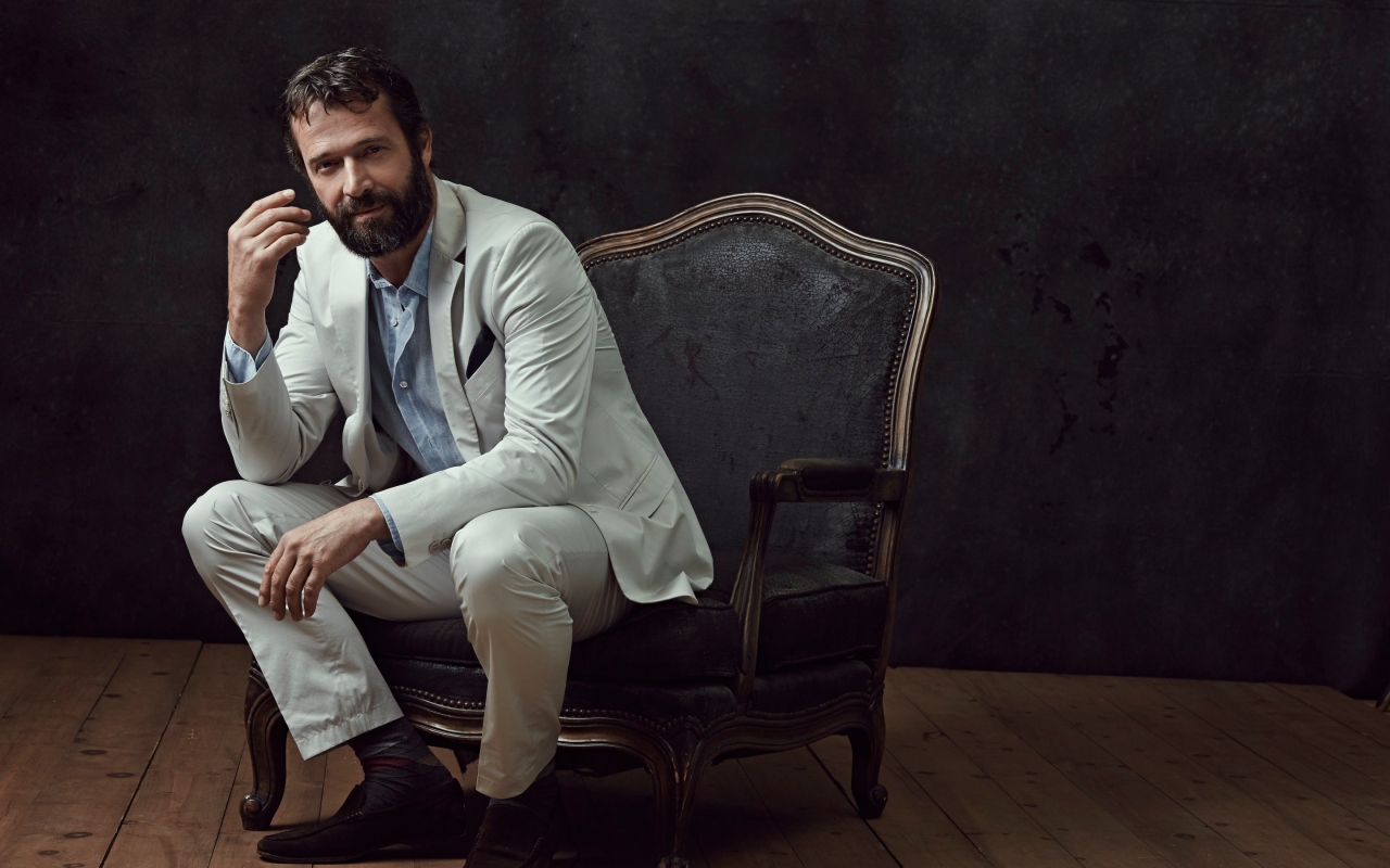 James Purefoy Cool for 1280 x 800 widescreen resolution