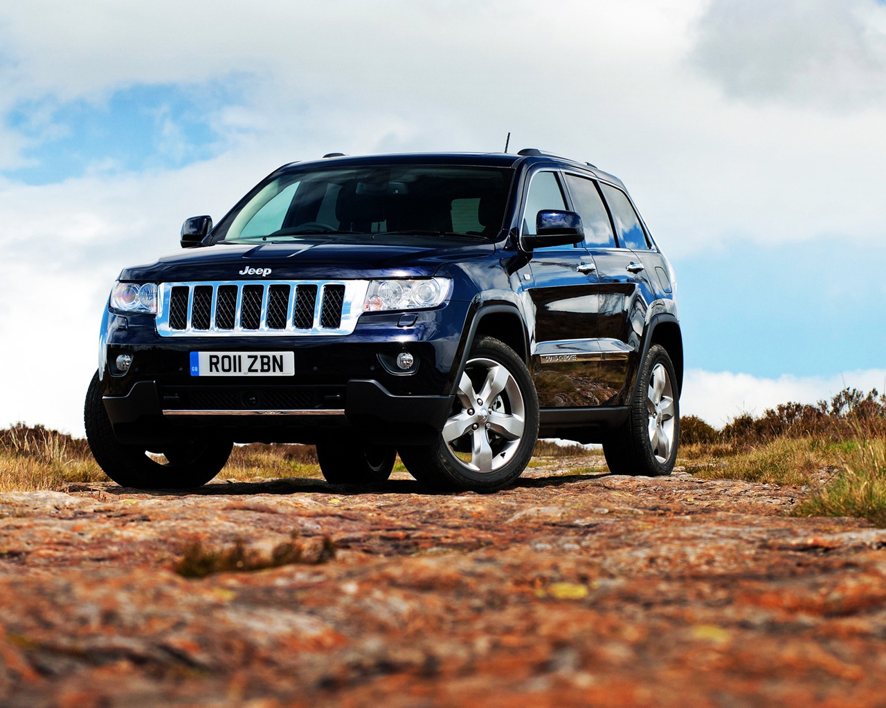 Jeep Grand Cherokee 2011 for 1280 x 1024 resolution