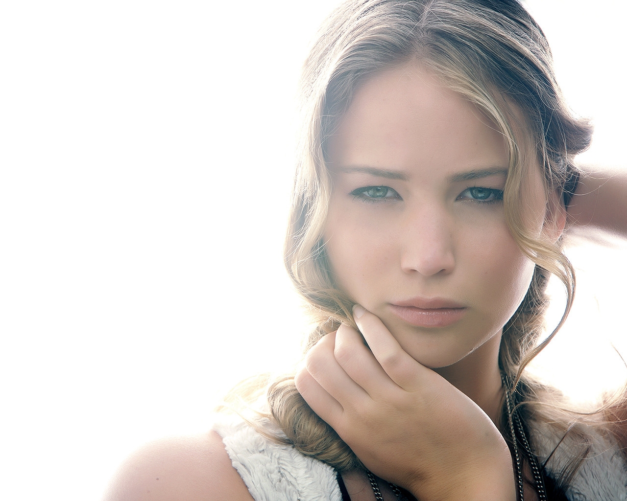 Jennifer Lawrence Beautiful for 1280 x 1024 resolution