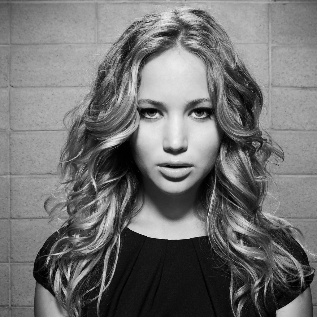 Jennifer Lawrence Black and White for 1024 x 1024 iPad resolution