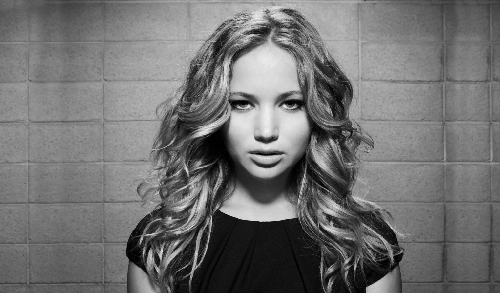 Jennifer Lawrence Black and White for 1024 x 600 widescreen resolution