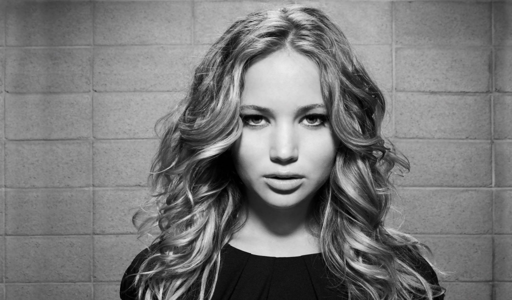 Jennifer Lawrence Pose for 1024 x 600 widescreen resolution