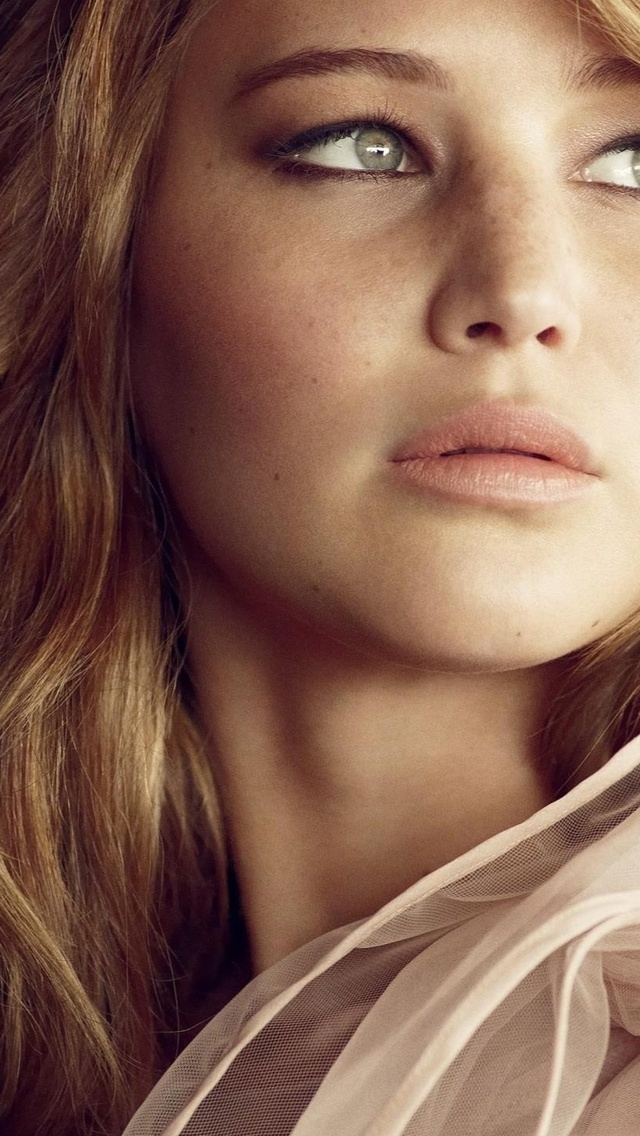 Jennifer Lawrence Serene for 640 x 1136 iPhone 5 resolution