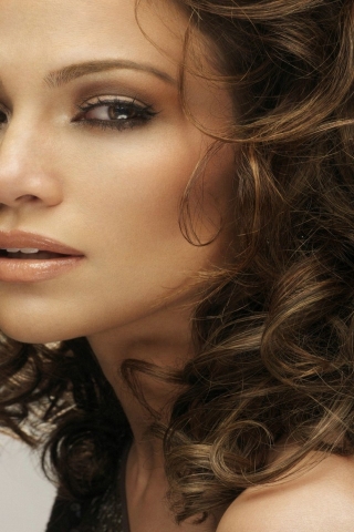 Jennifer Lopez Curly Hair for 320 x 480 iPhone resolution