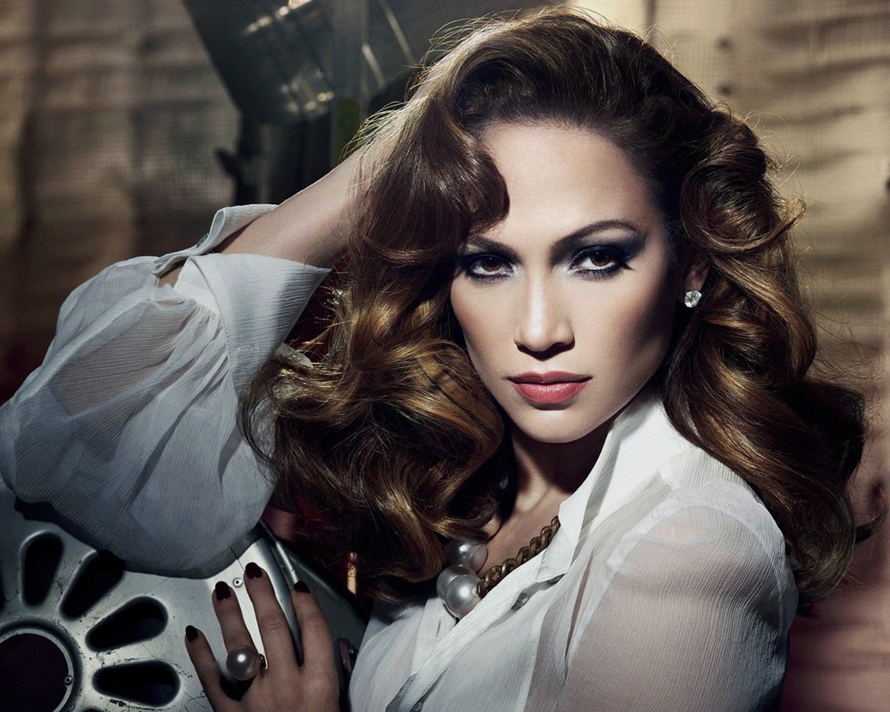 Jennifer Lopez Gorgeous for 1280 x 1024 resolution