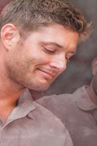 Jensen Ackles Cute Smile for 320 x 480 iPhone resolution