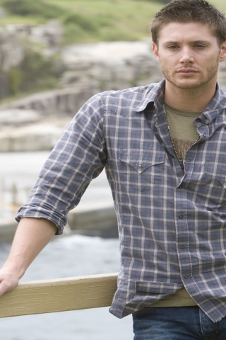 Jensen Ackles Look for 320 x 480 iPhone resolution
