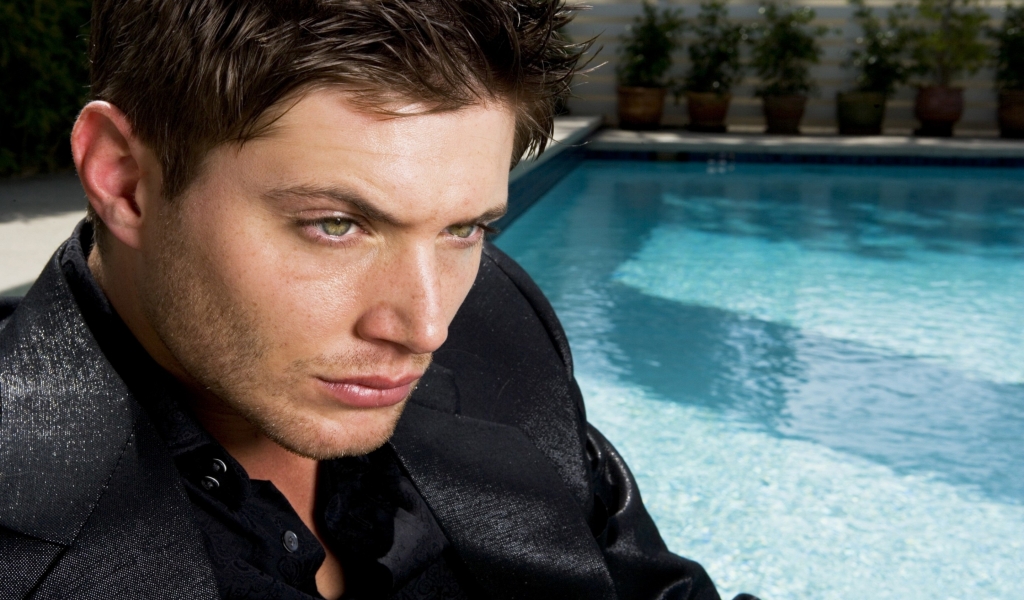 Jensen Ackles Profile Look for 1024 x 600 widescreen resolution