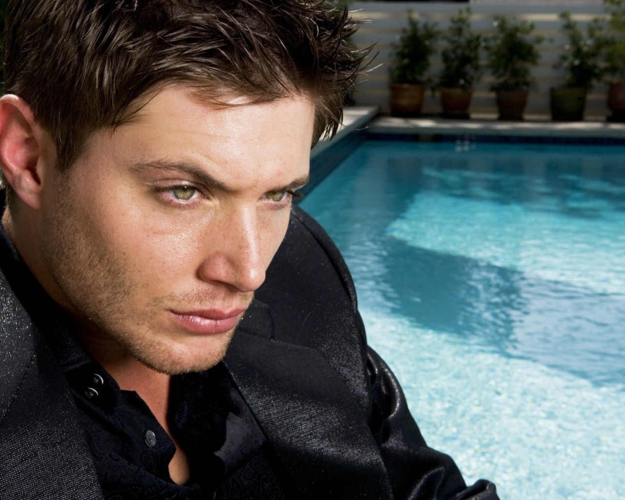 Jensen Ackles Profile Look for 1280 x 1024 resolution