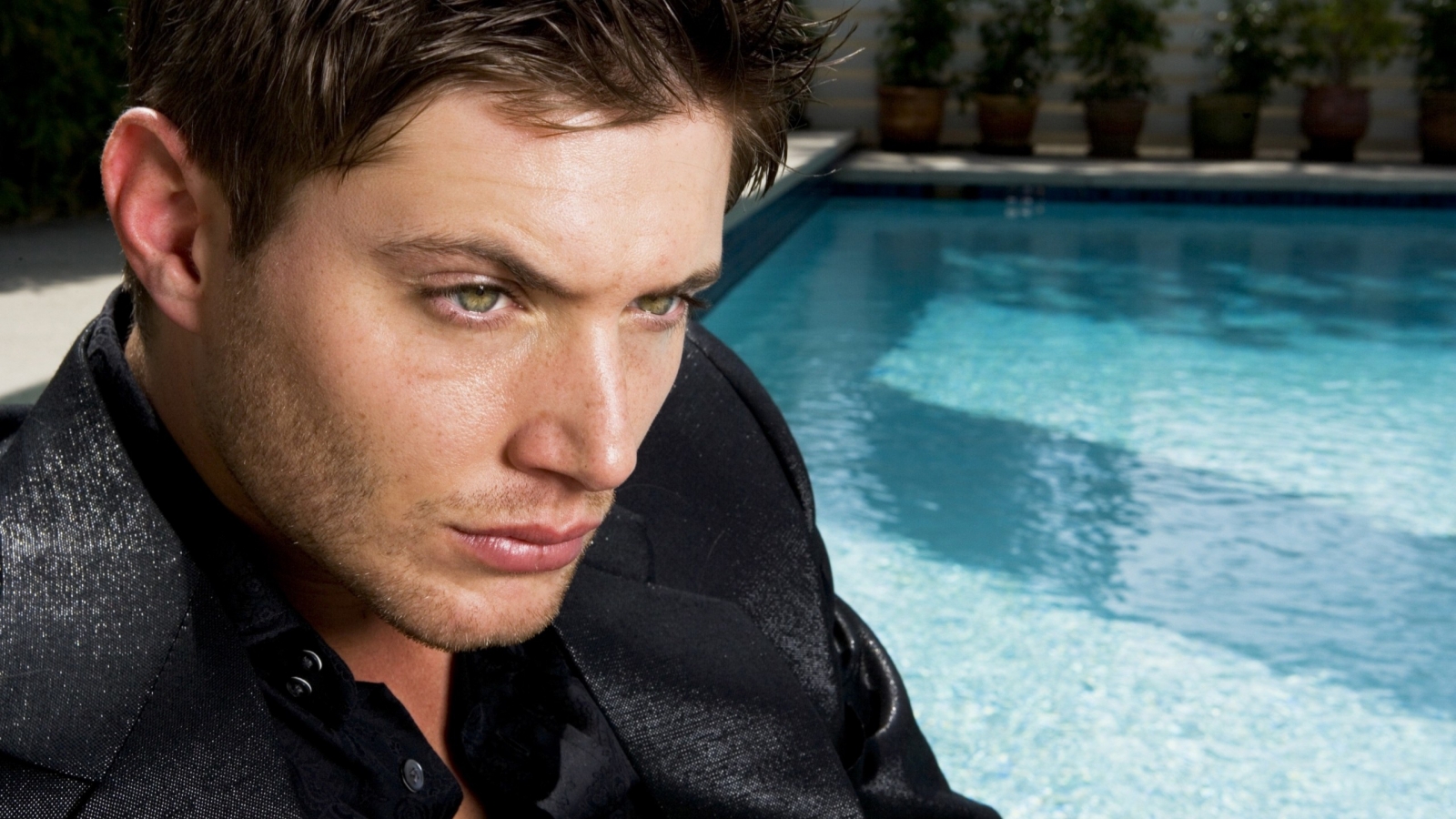 Jensen Ackles Profile Look for 1600 x 900 HDTV resolution