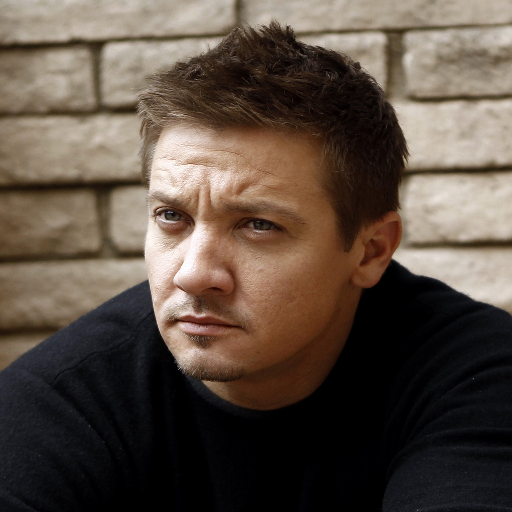 Jeremy Renner for 1024 x 1024 iPad resolution
