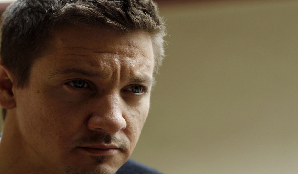 Jeremy Renner Close Up for 1024 x 600 widescreen resolution