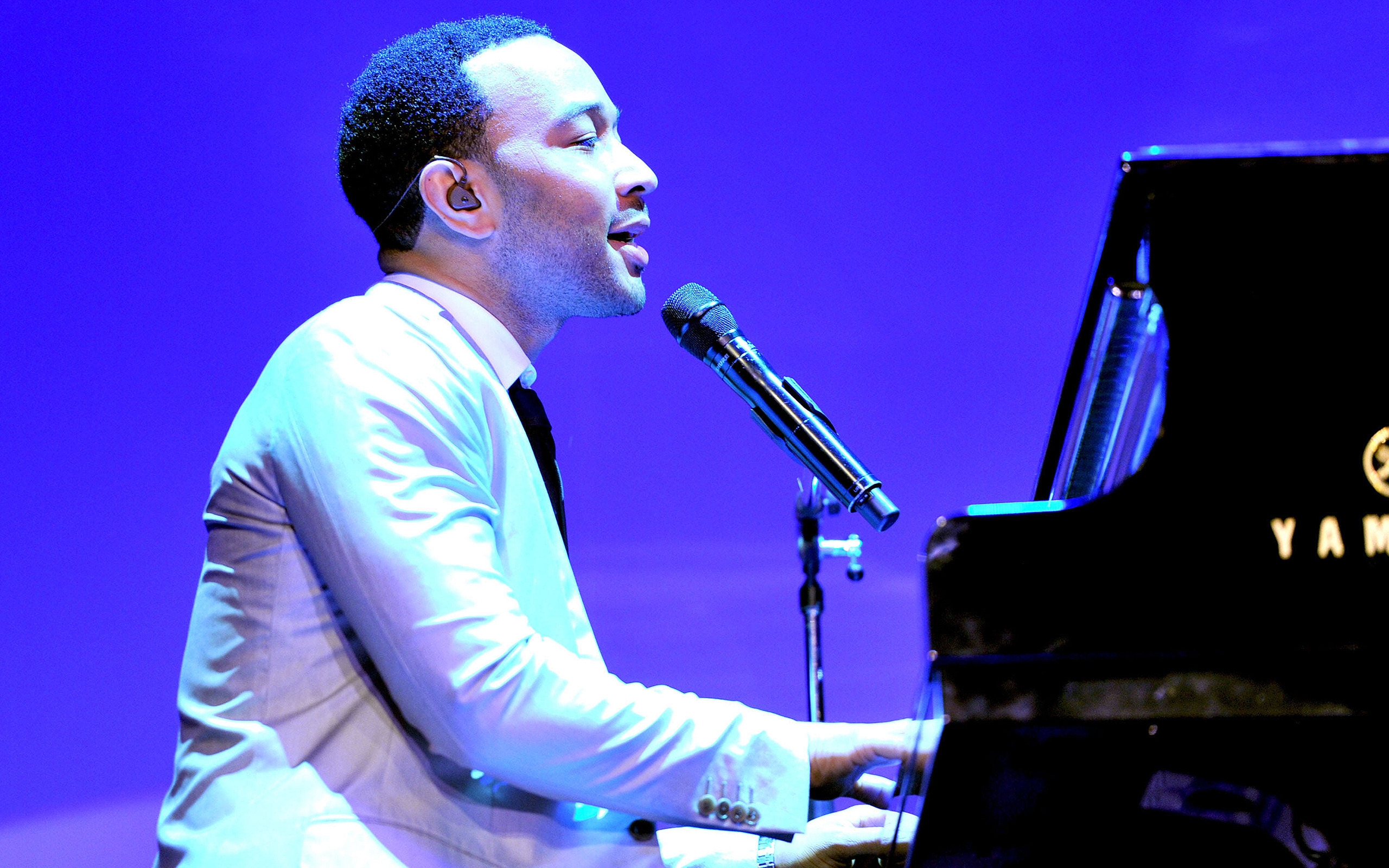 John Legend at Piano for 2560 x 1600 widescreen resolution
