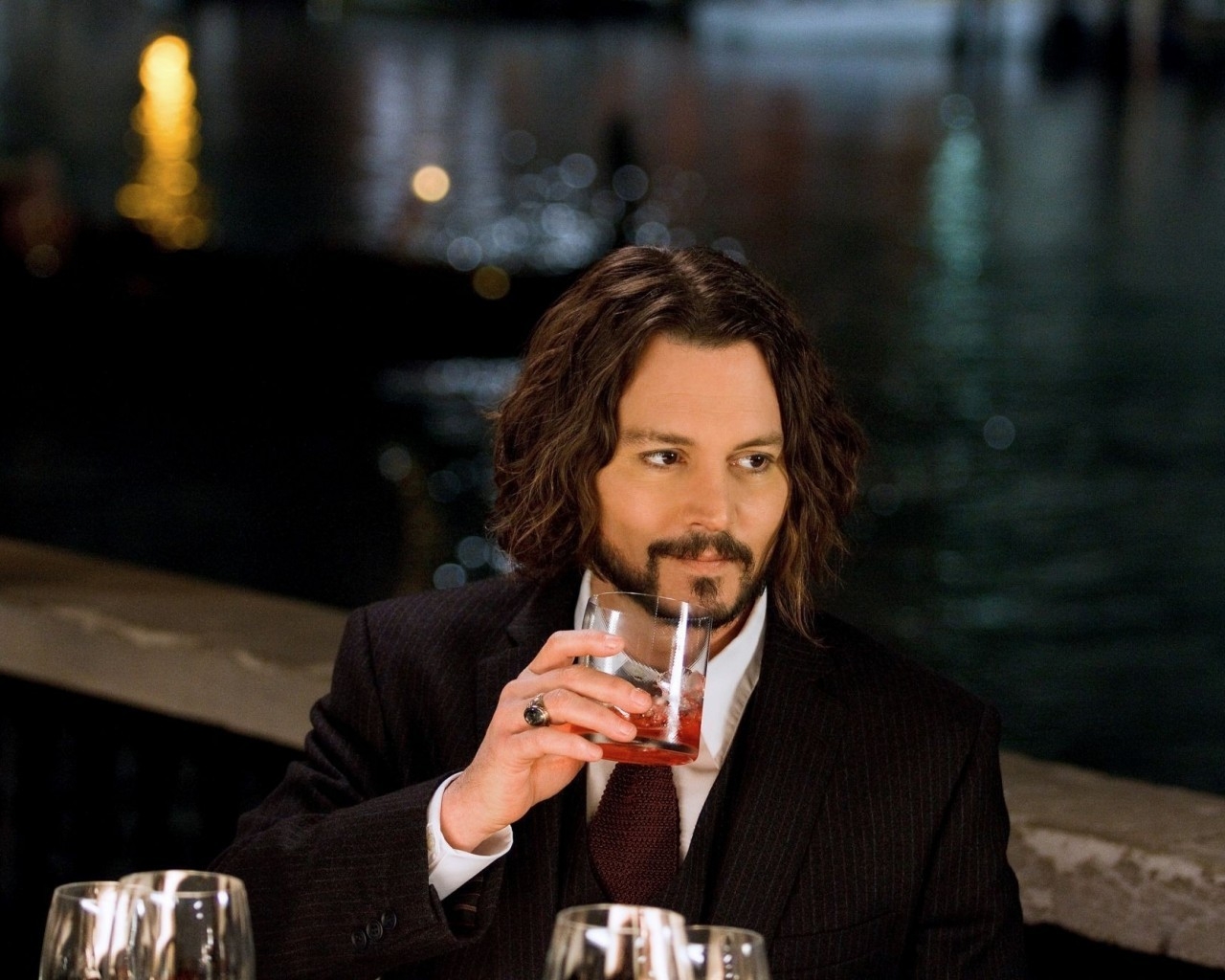 Johnny Depp Drinking for 1280 x 1024 resolution