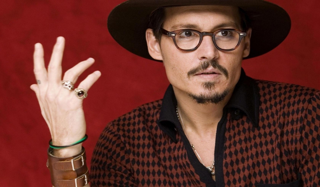 Johnny Depp with Glasses for 1024 x 600 widescreen resolution