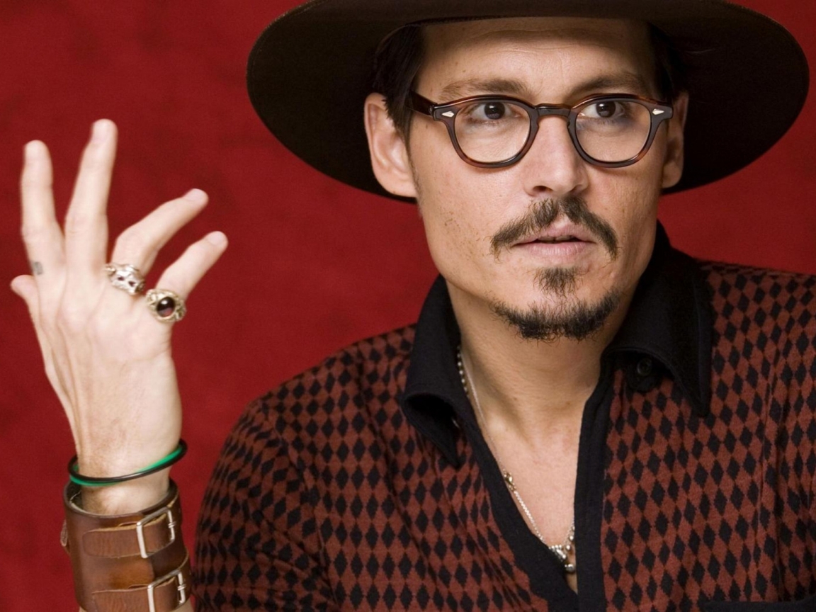 Johnny Depp with Glasses for 1152 x 864 resolution
