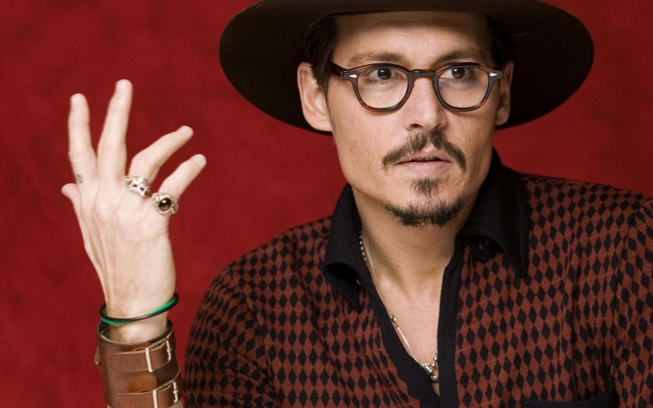 Johnny Depp with Glasses for 1280 x 800 widescreen resolution