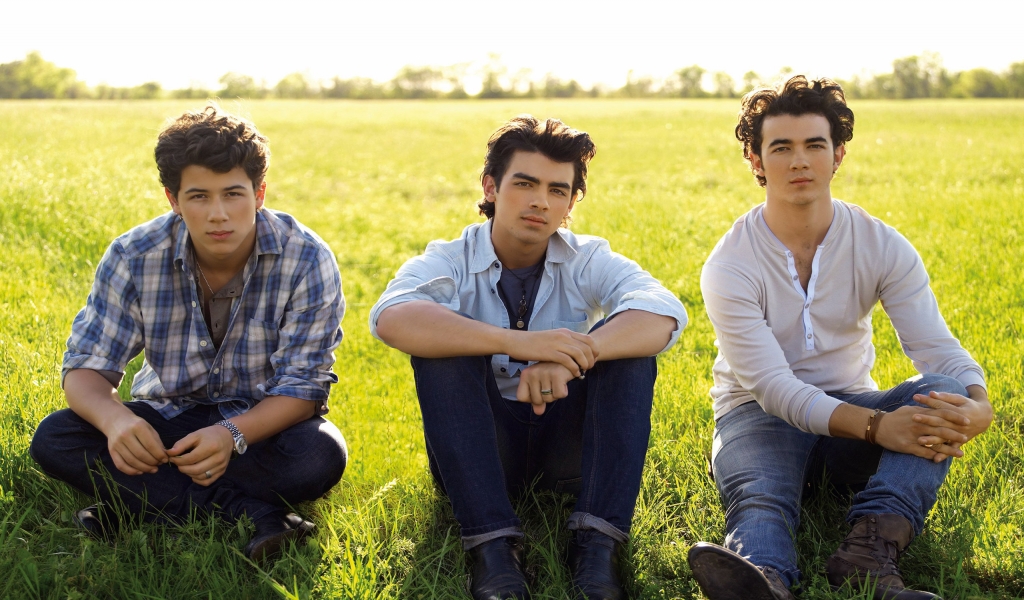 Jonas Brothers Band for 1024 x 600 widescreen resolution