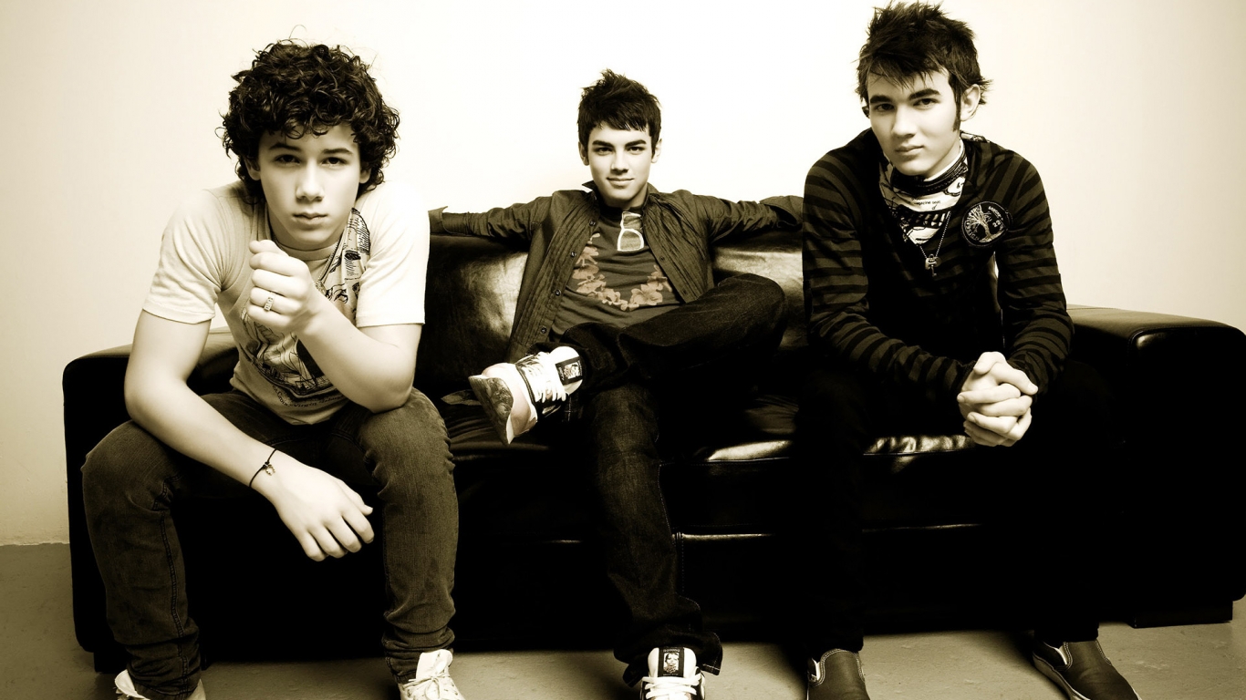 Jonas Brothers Recording Artists for 1366 x 768 HDTV resolution