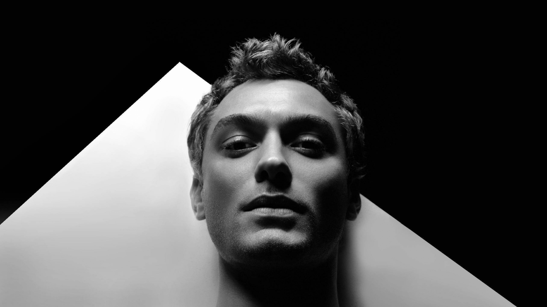 Jude Law Monochrome for 1920 x 1080 HDTV 1080p resolution