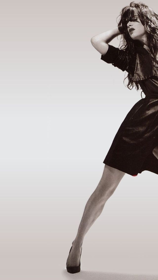 Juliette Lewis Monochrome for 640 x 1136 iPhone 5 resolution