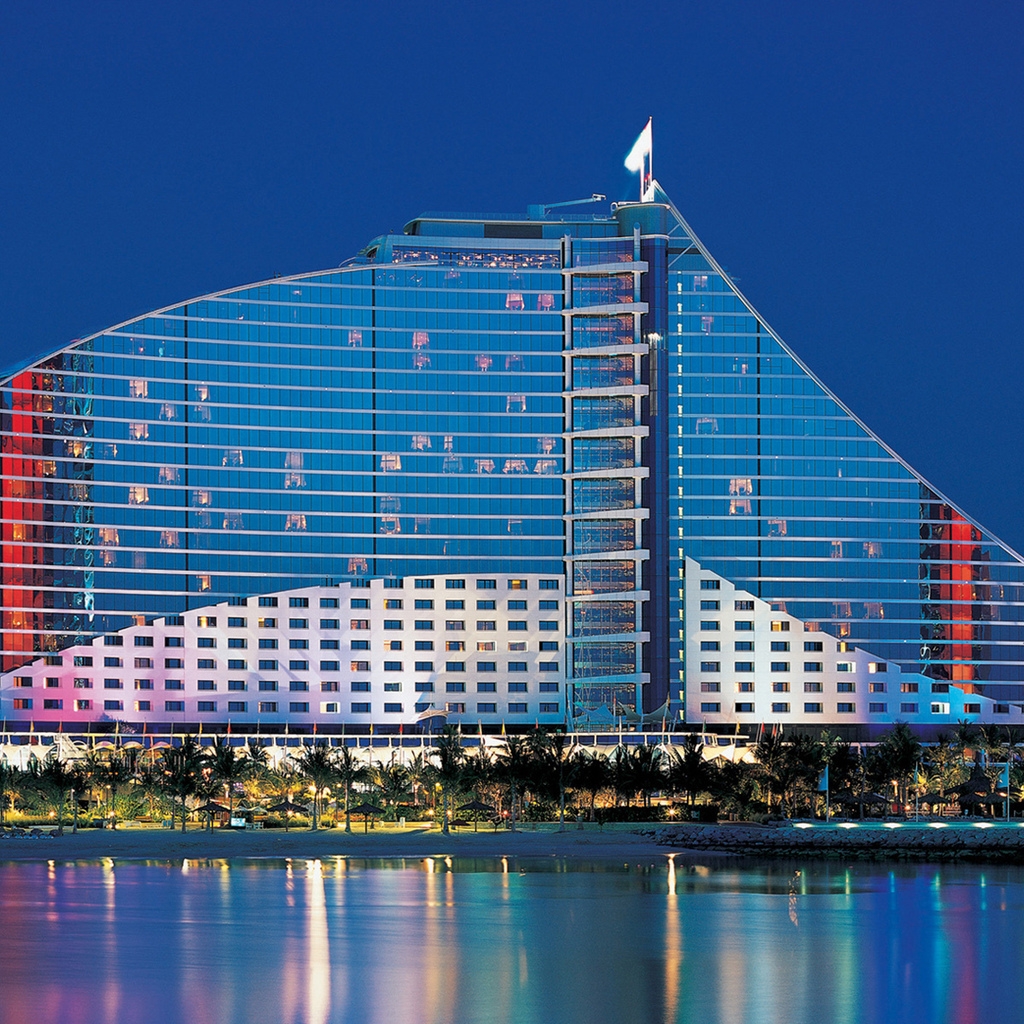 Jumeirah Beach Hotel Dubai for 1024 x 1024 iPad resolution