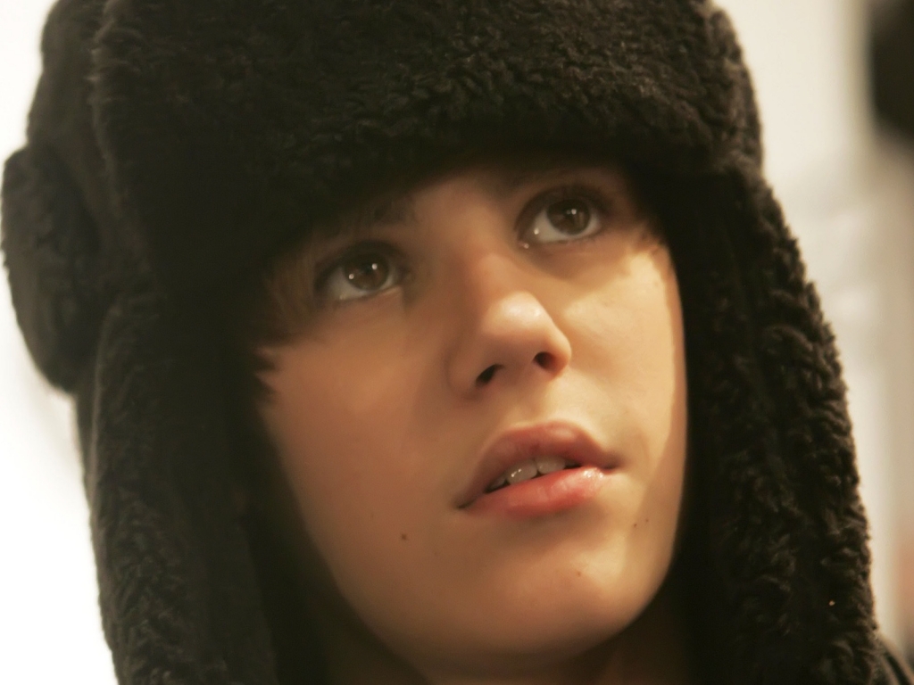 Justin Bieber Face for 1024 x 768 resolution