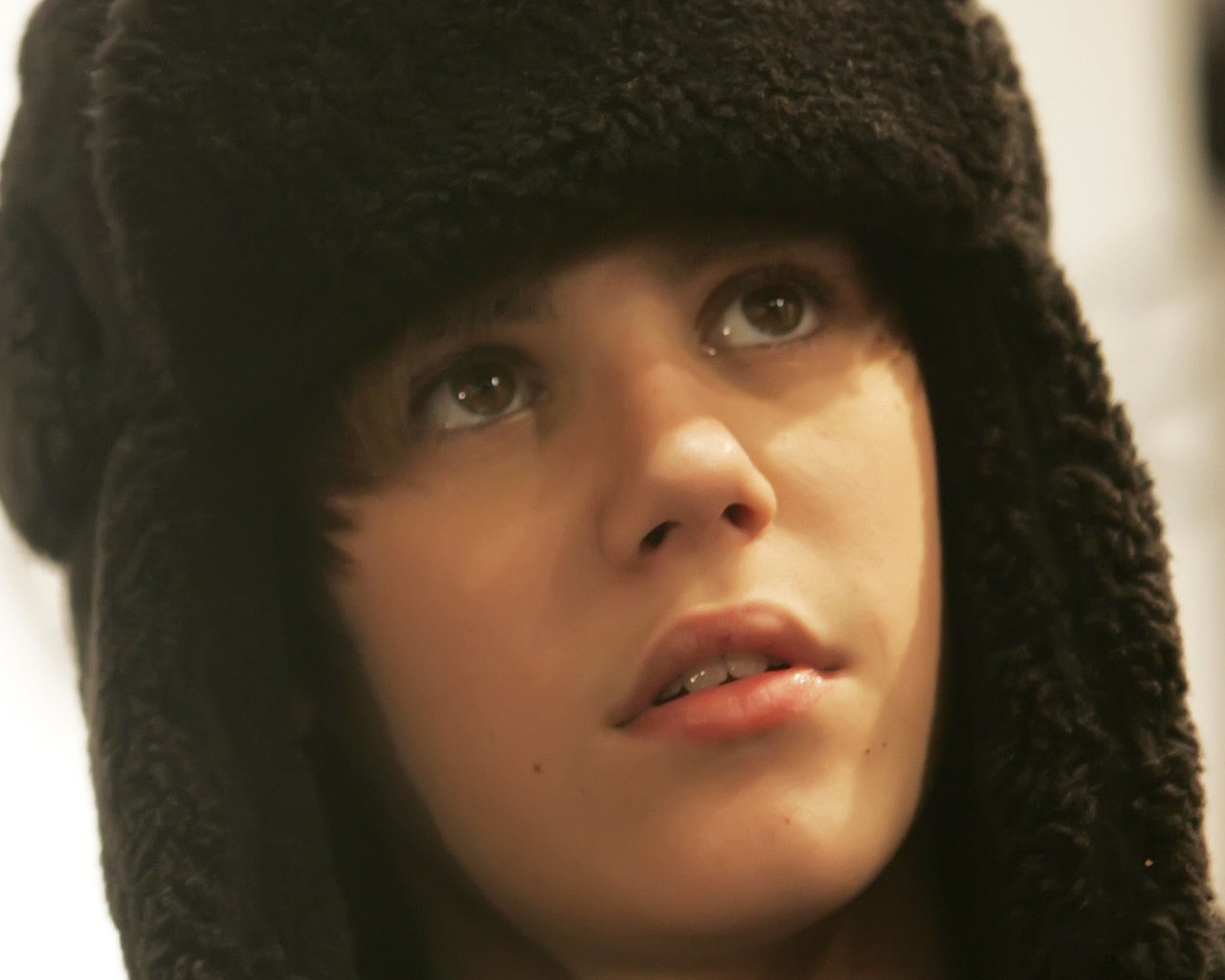 Justin Bieber Face for 1280 x 1024 resolution