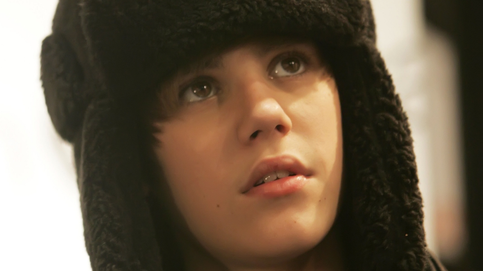 Justin Bieber Face for 1536 x 864 HDTV resolution