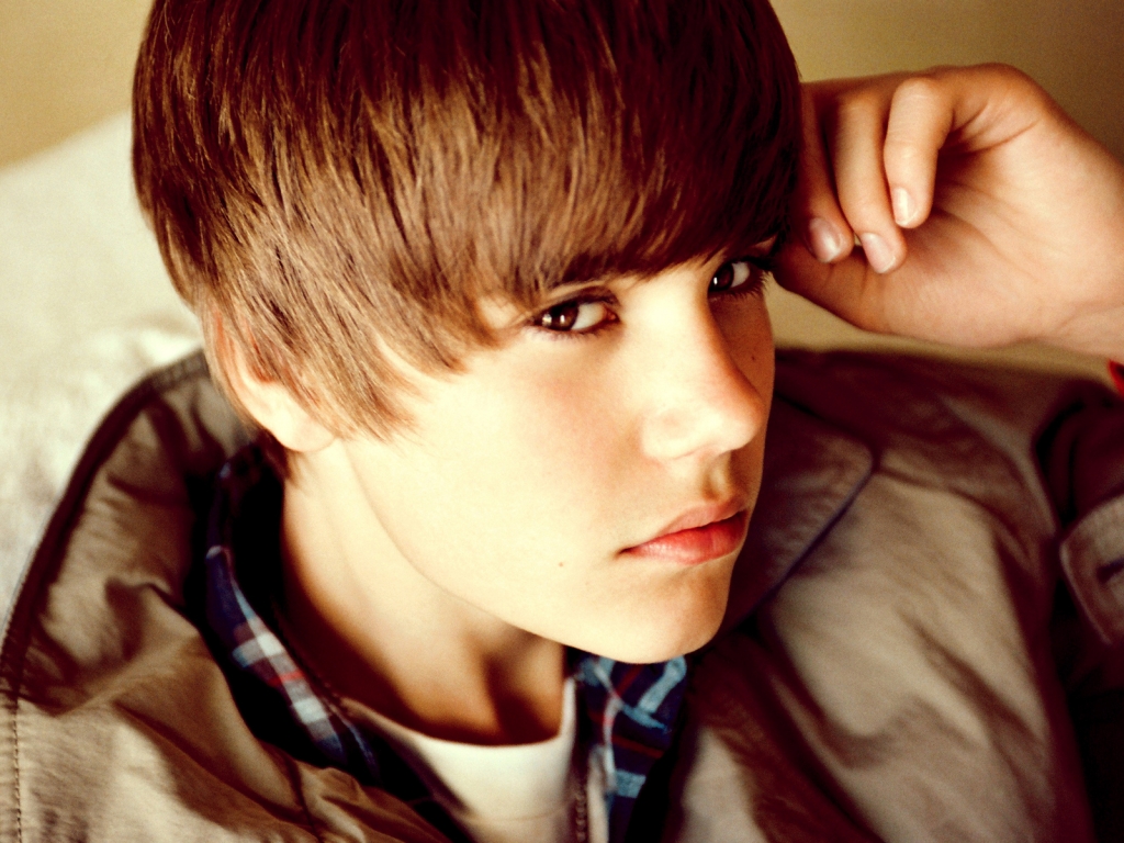 Justin Bieber Look for 1024 x 768 resolution