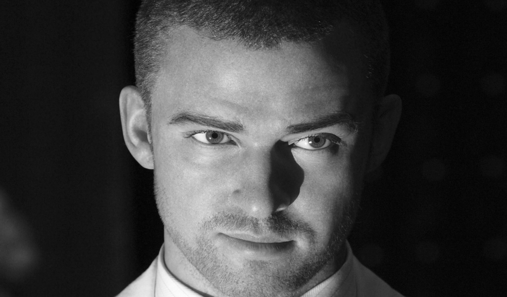 Justin Timberlake Black & White for 1024 x 600 widescreen resolution