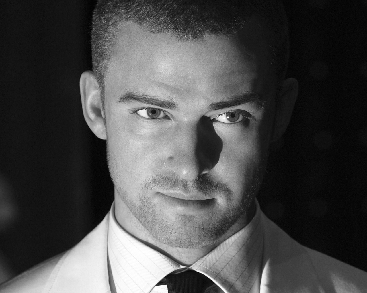 Justin Timberlake Black & White for 1280 x 1024 resolution