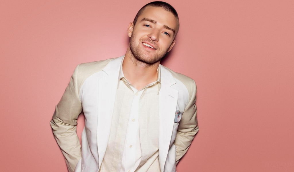 Justin Timberlake Smile for 1024 x 600 widescreen resolution