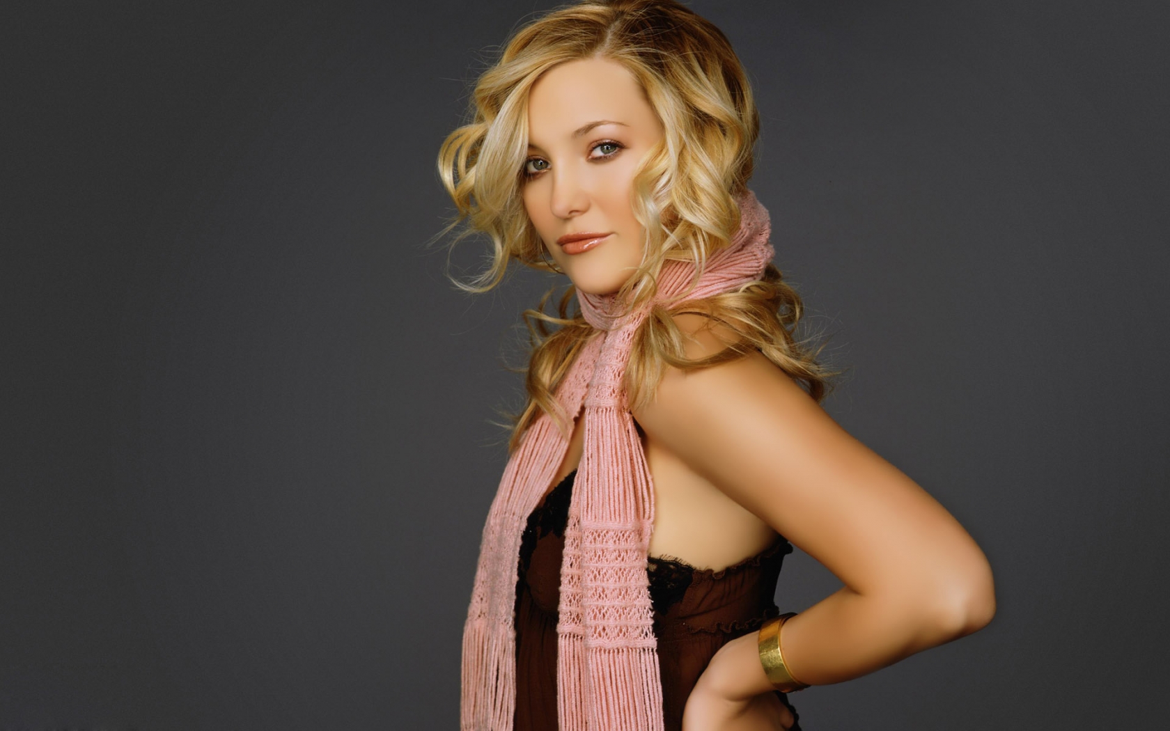 Kate Hudson Cute for 1680 x 1050 widescreen resolution