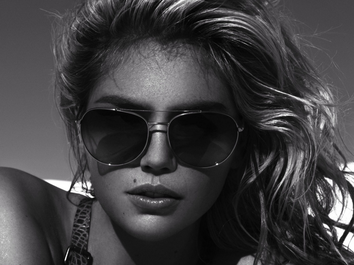 Kate Upton Black and White for 1152 x 864 resolution