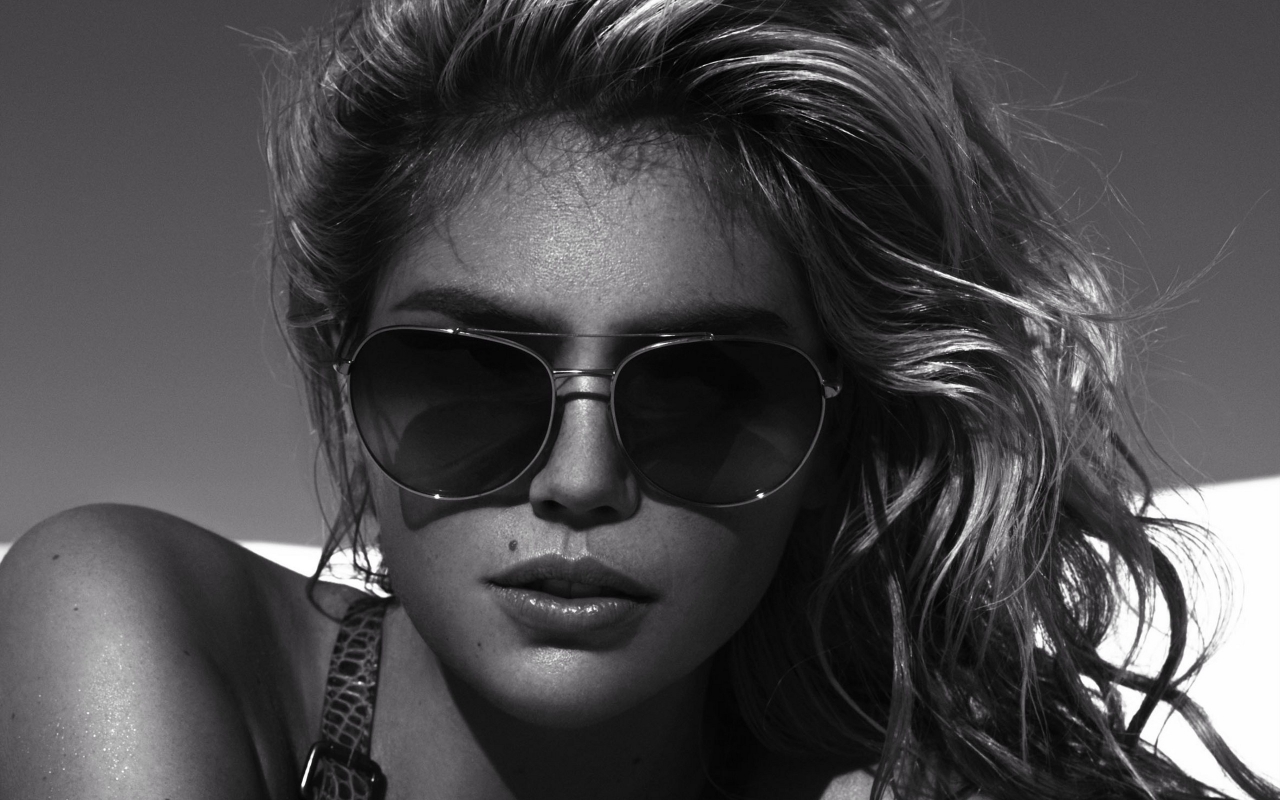Kate Upton Black and White for 1280 x 800 widescreen resolution