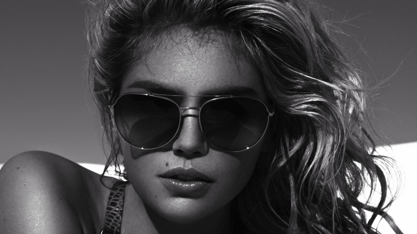 Kate Upton Black and White for 1366 x 768 HDTV resolution