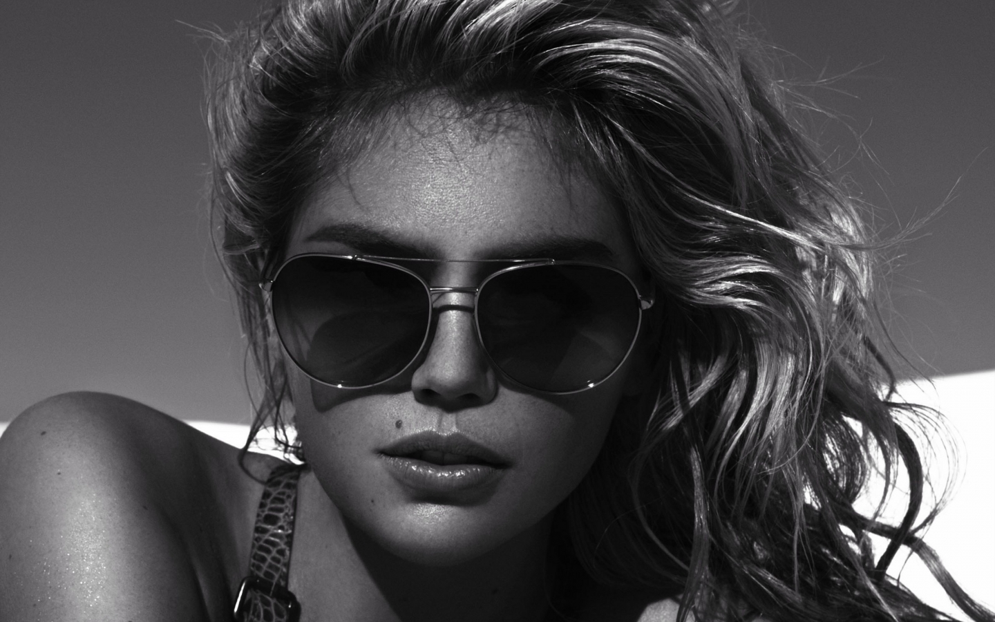 Kate Upton Black and White for 1440 x 900 widescreen resolution