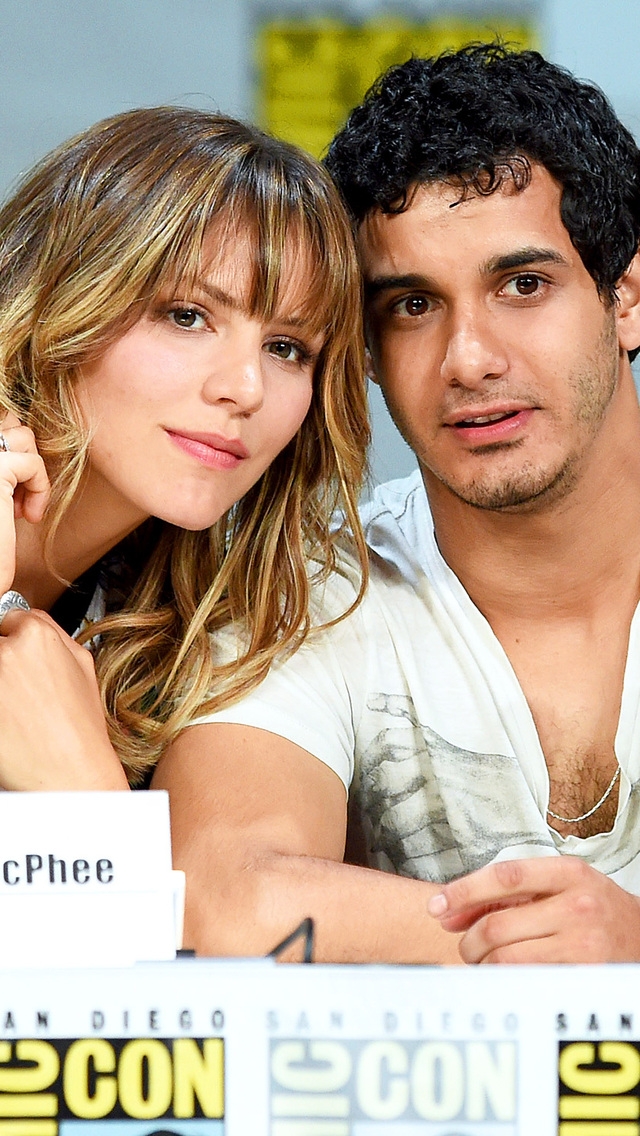 Katharine McPhee and Elyes Gabel for 640 x 1136 iPhone 5 resolution