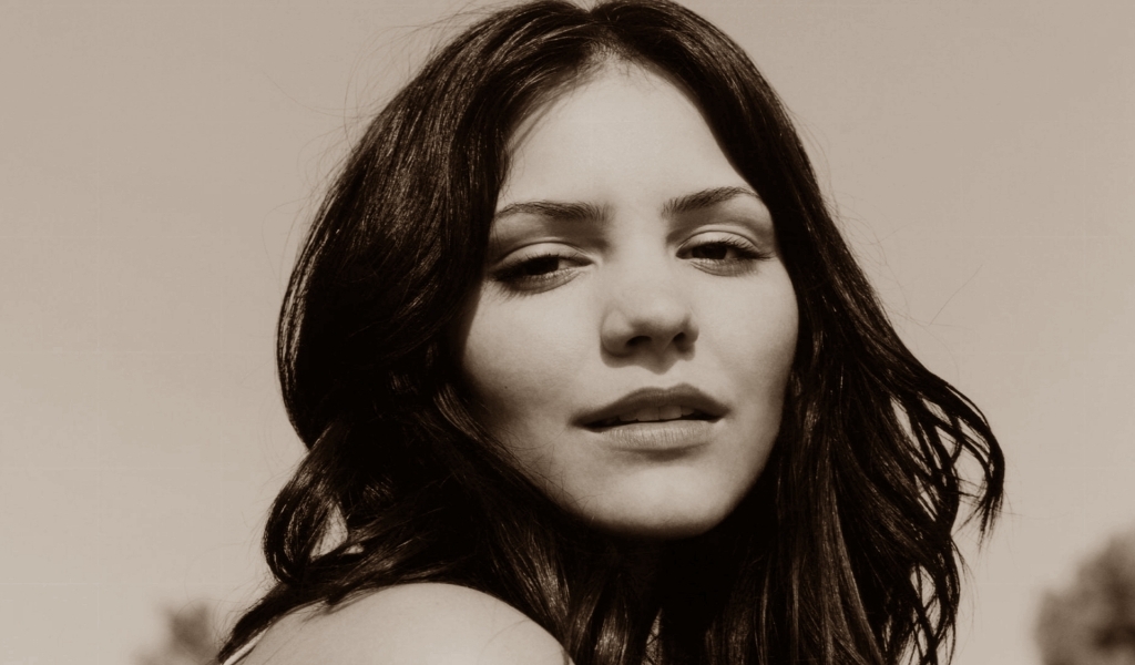 Katharine McPhee Vintage for 1024 x 600 widescreen resolution