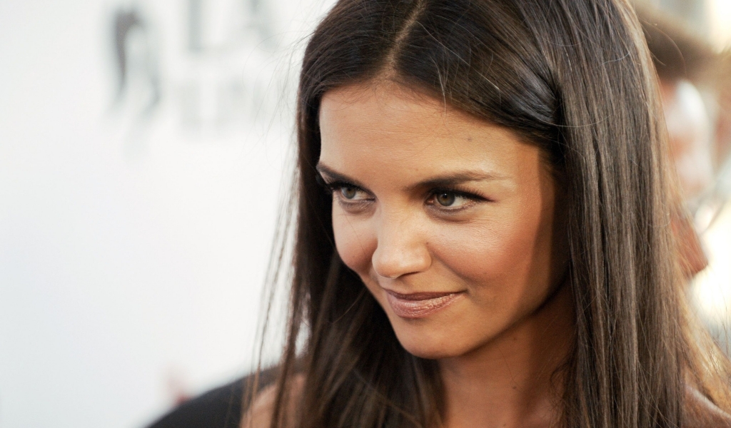 Katie Holmes Close Up for 1024 x 600 widescreen resolution