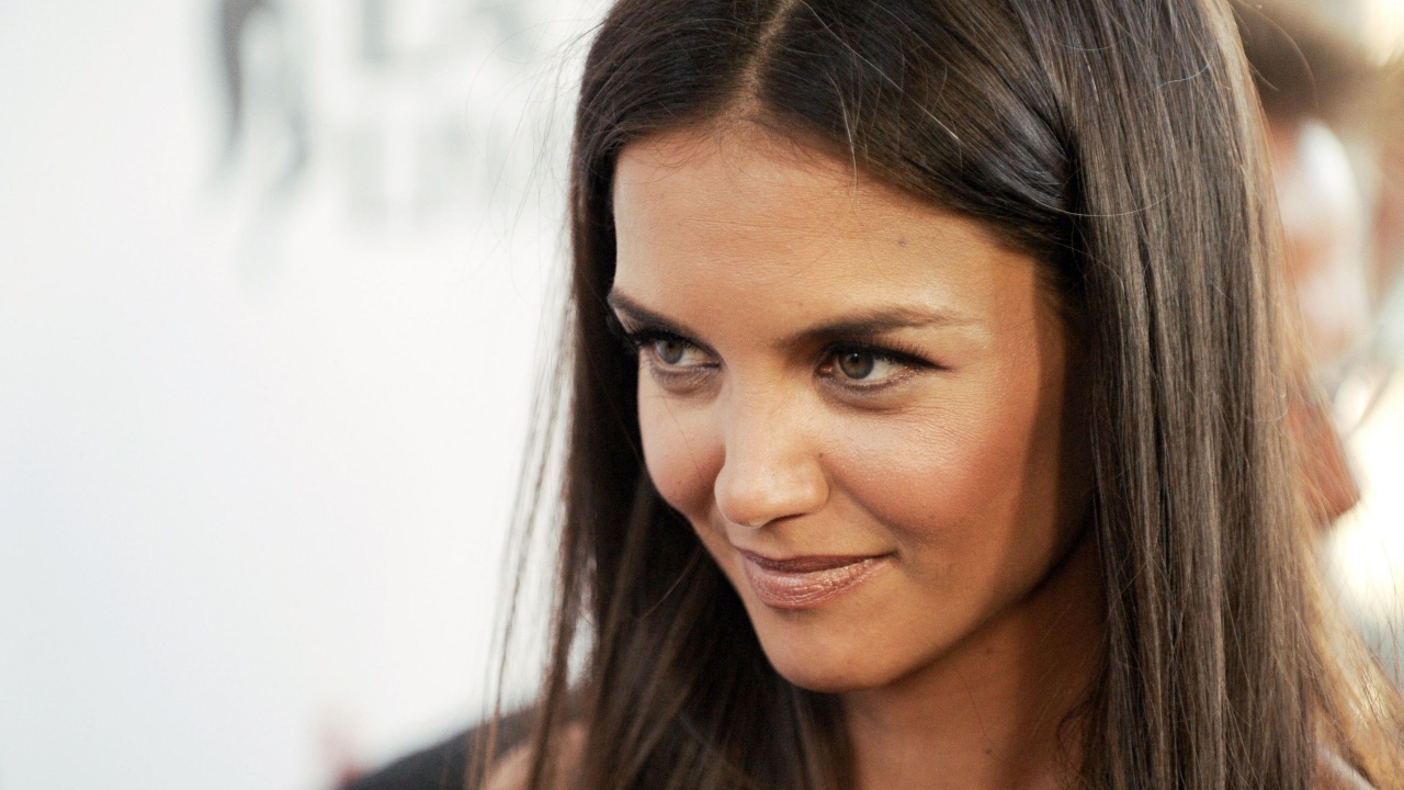 Katie Holmes Close Up for 1280 x 720 HDTV 720p resolution