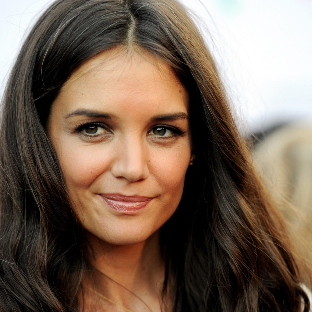 Katie Holmes Hair for 1024 x 1024 iPad resolution