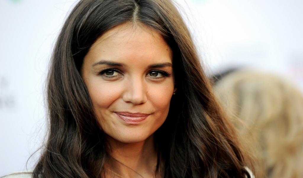 Katie Holmes Hair for 1024 x 600 widescreen resolution