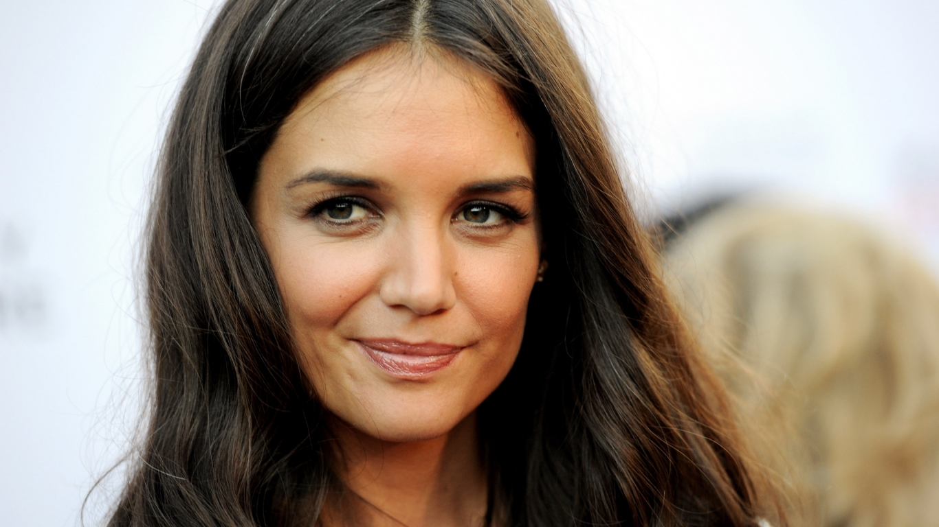 Katie Holmes Hair for 1366 x 768 HDTV resolution