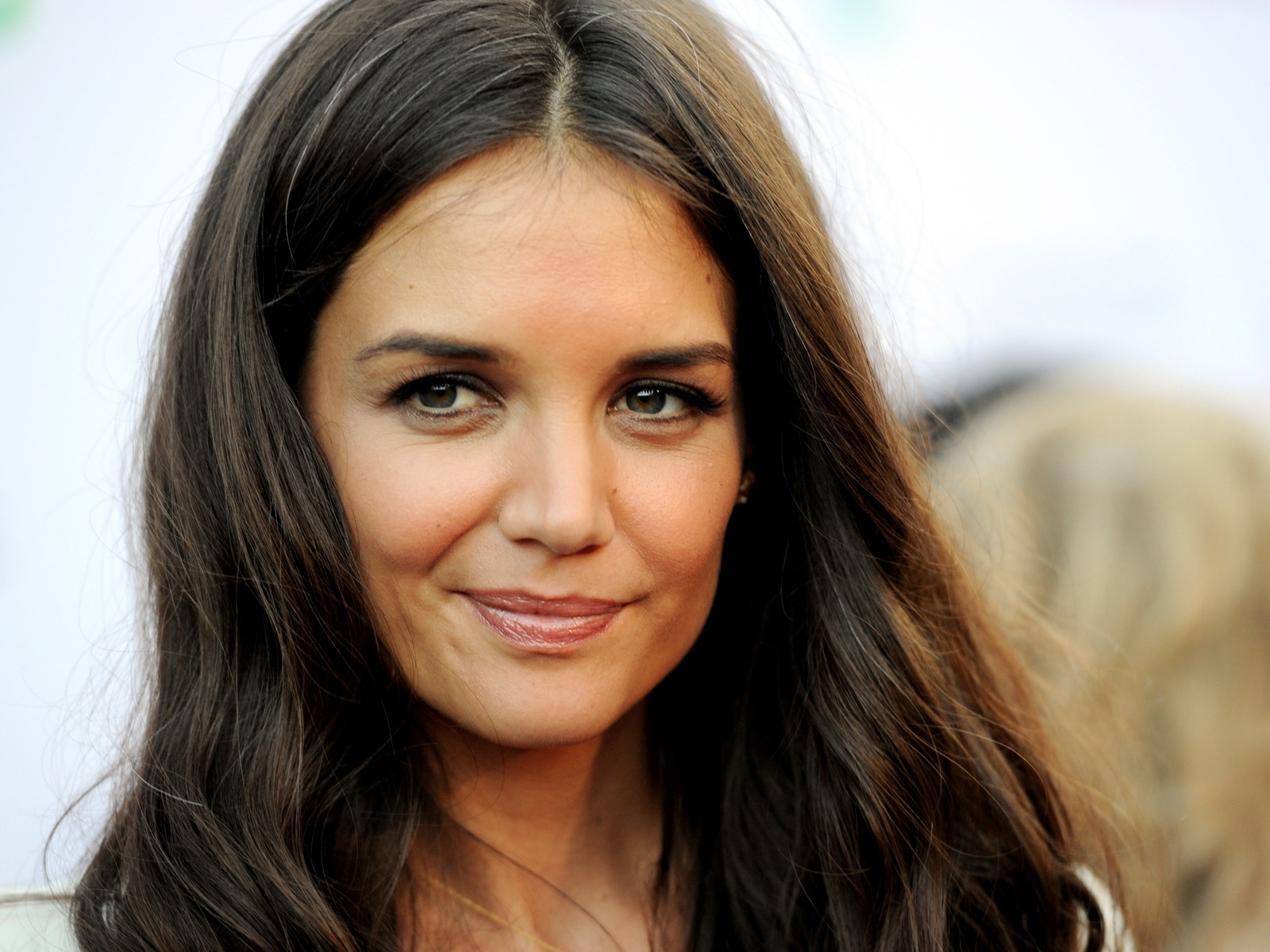 Katie Holmes Hair for 1600 x 1200 resolution
