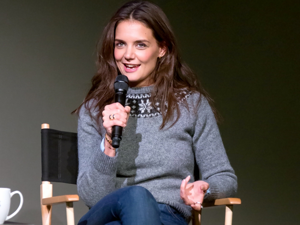 Katie Holmes Interview for 1024 x 768 resolution