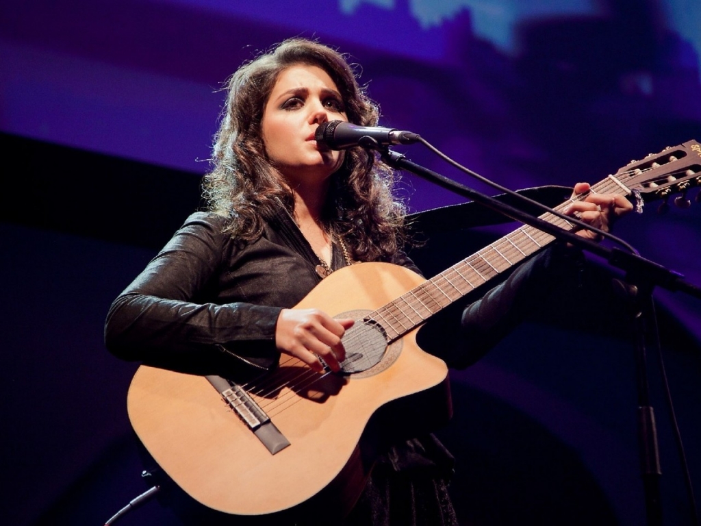 Katie Melua Performing on Stage for 1024 x 768 resolution